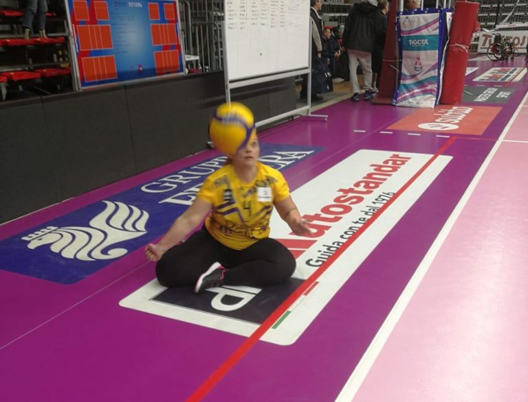 “Seduti per terra abbiamo tutti la stessa altezza”: Anastasia e il Sitting Volley