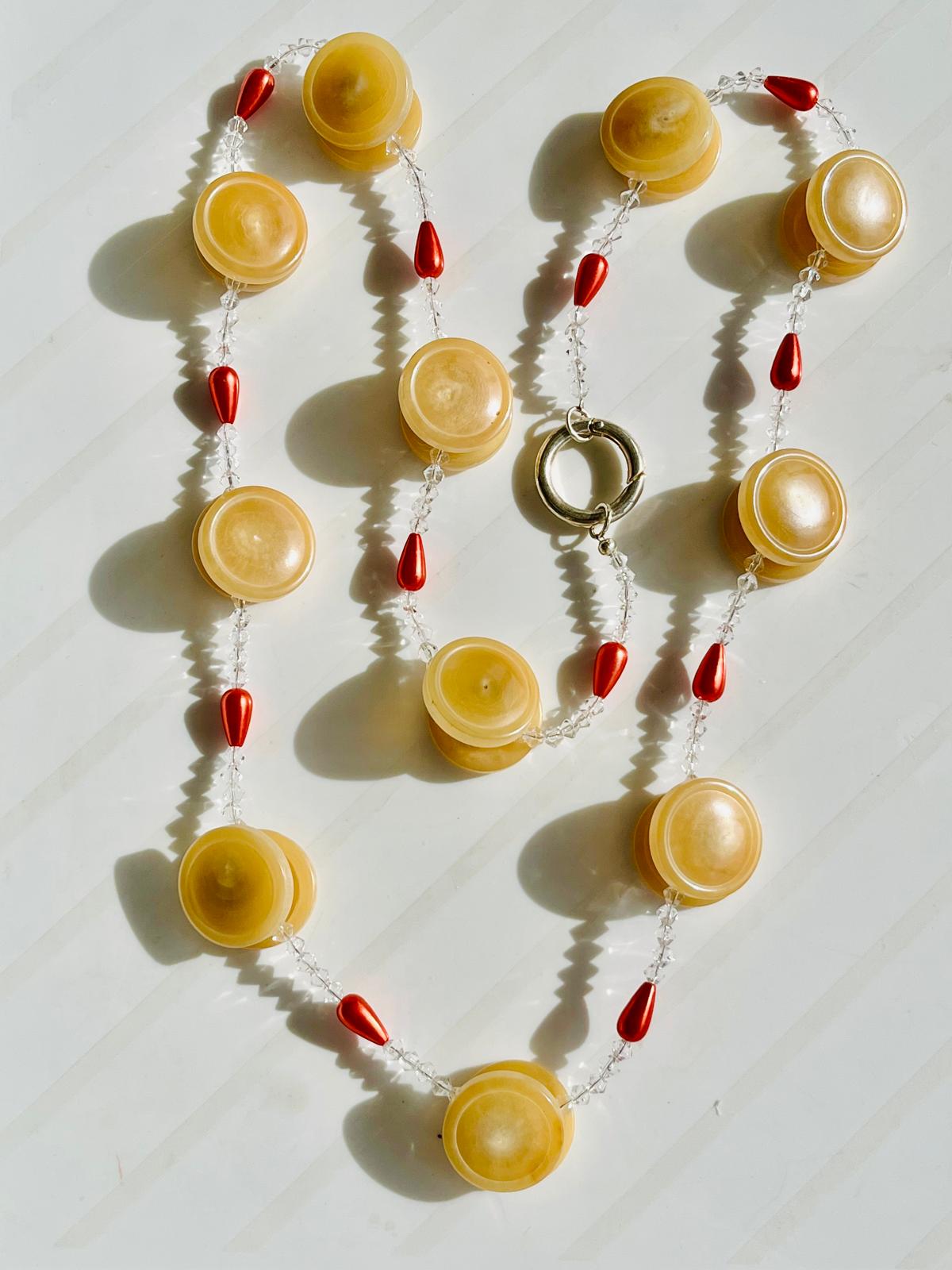 Collane con bottoni solidali