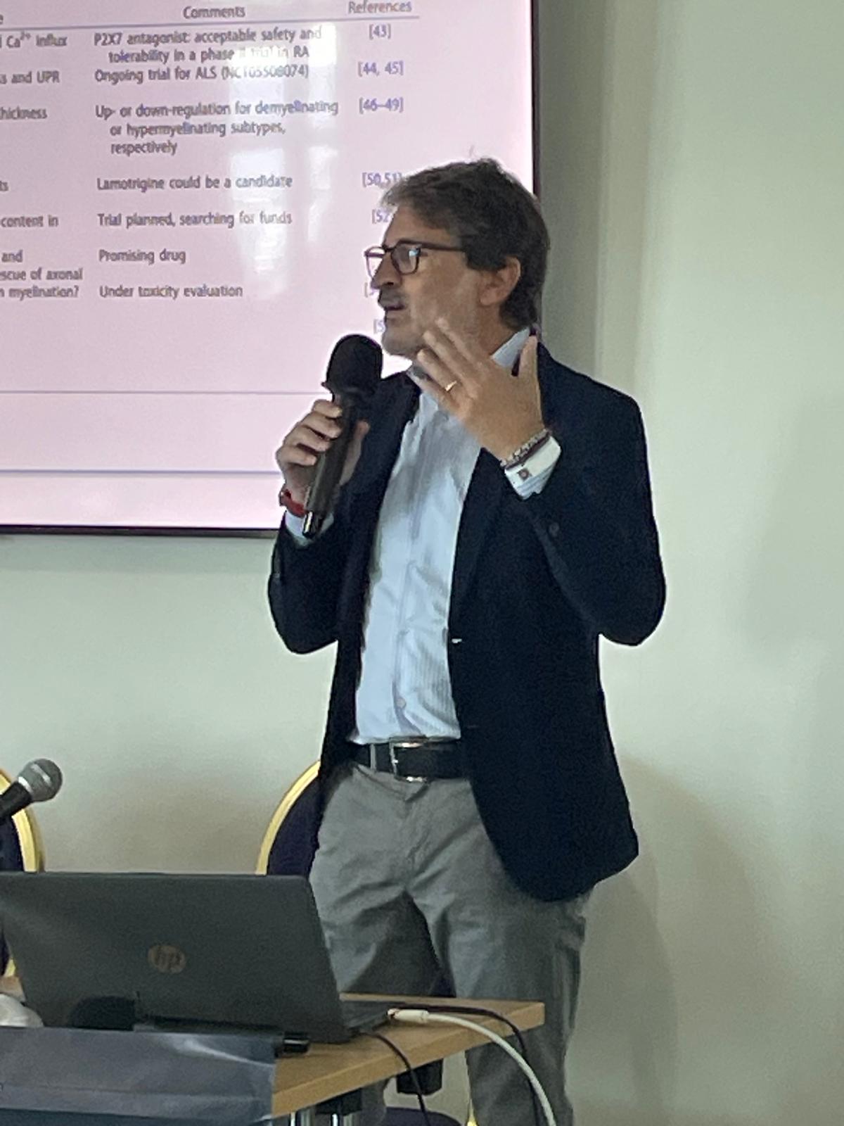 Il Prof. Fiore Manganelli presenta le ultime ricerche sulla CMT al Congresso ACMT-Rete 2026