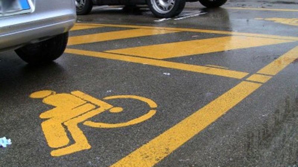 Uso corretto del parcheggio e del contrassegno disabili